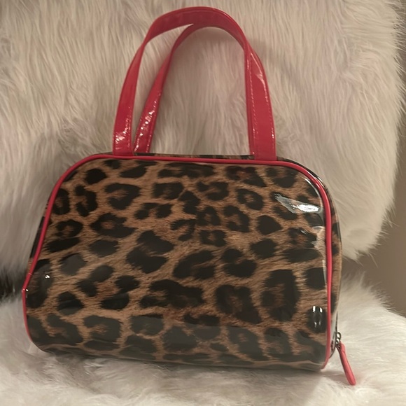 JESSICA SIMPSON MAKEUP/TOILETRY PATENT BAG - Picture 4 of 12